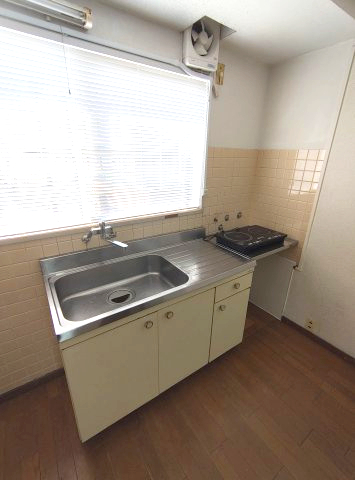 東海道本線 三ノ宮駅 徒歩10分 4階建 築55年のキッチン写真
