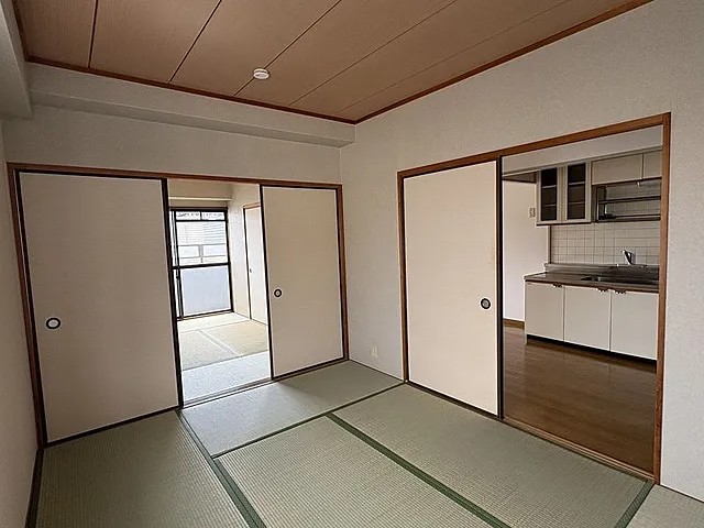 ベルヴィ本山中町の居間写真