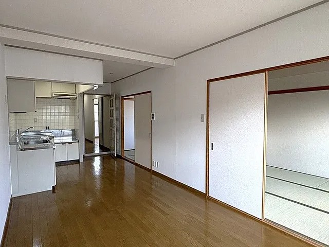 ベルヴィ本山中町の居間写真