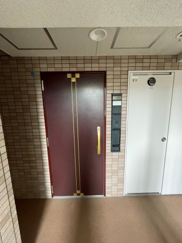 ロイヤルヒル神戸三宮の玄関写真