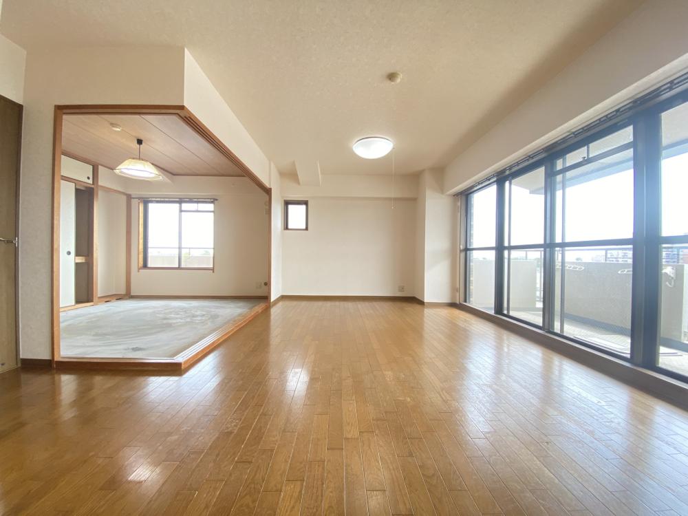 レジェンダリー小松の居間写真