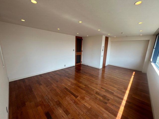 エクセレント芦屋の居間写真