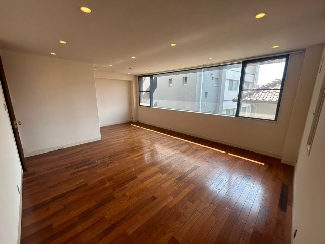 エクセレント芦屋の居間写真
