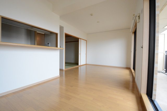 NTPRレジデンス甲子園四番町の居間写真