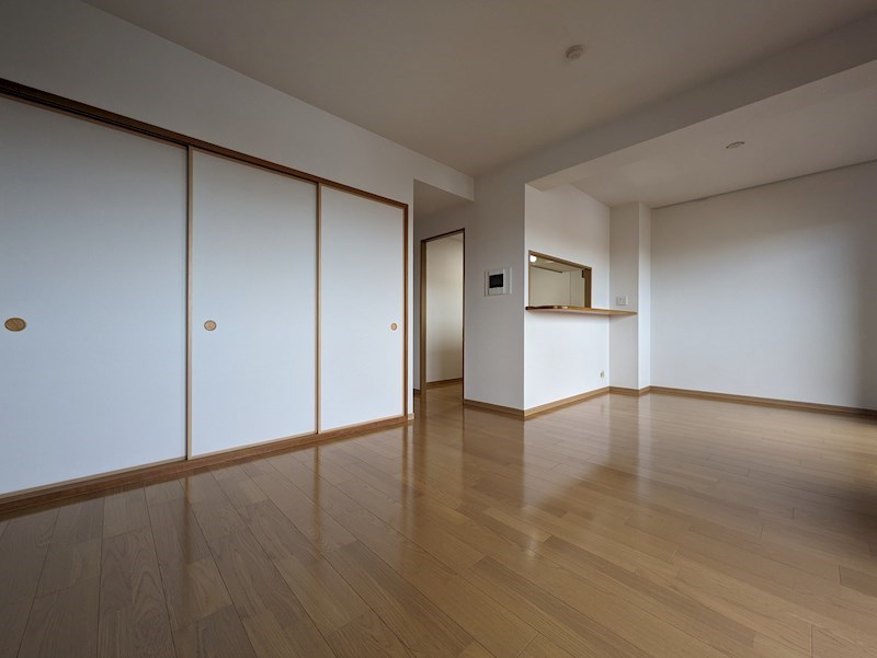 NTPRレジデンス甲子園四番町の居間写真