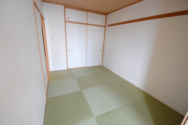 NTPRレジデンス甲子園四番町の居間写真