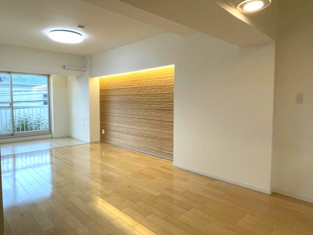 芦屋松浜ハイツの居間写真