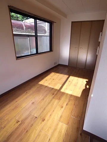 グリーン本山の居間写真