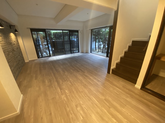 ロイヤル山芦屋の居間写真