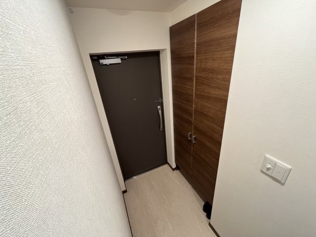 レジェンダリー甲子園浦風町の玄関写真