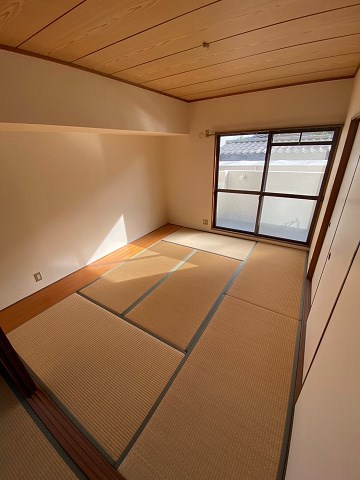 デュオ苦楽園の居間写真
