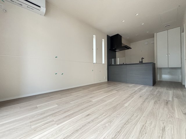 Urban RISM Court 西宮北口の居間写真