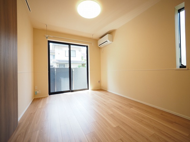 Urban RISM Court 西宮北口の居間写真