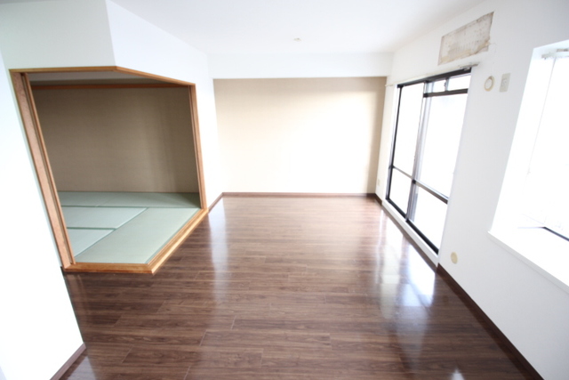 フロンティアホームズ芦屋の居間写真