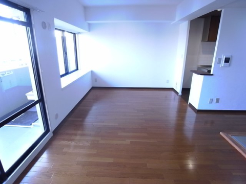 フロンティアホームズ芦屋の居間写真