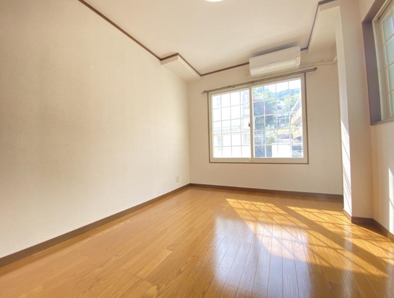 芦屋川三条町テラスハウスの居間写真