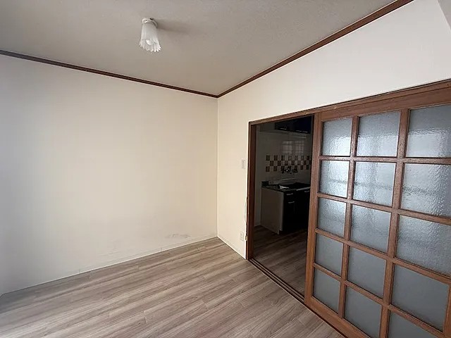 ファミネス芦屋の居間写真