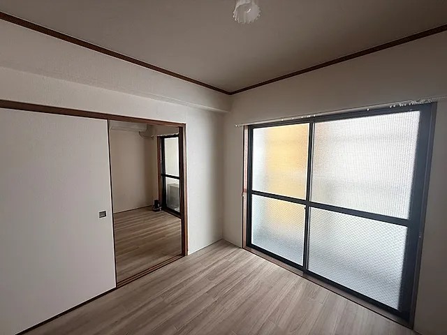 ファミネス芦屋の居間写真