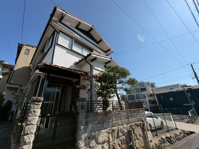 阪急電鉄神戸線 六甲駅 徒歩5分 2階建 築52年の外観写真