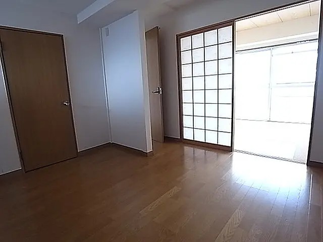 ビューハイツ花隈の居間写真