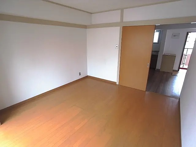ビューハイツ花隈の居間写真