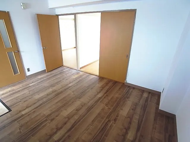 ビューハイツ花隈の居間写真