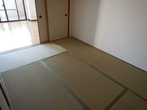 フォリア岡本の居間写真