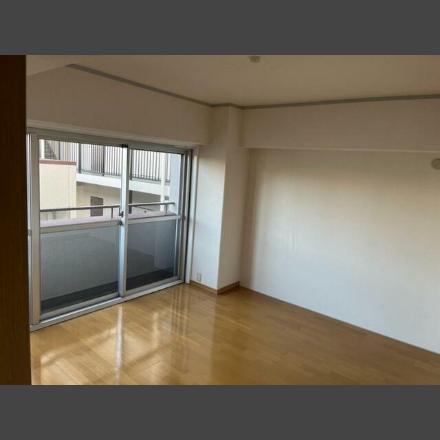新神戸マンションの居間写真