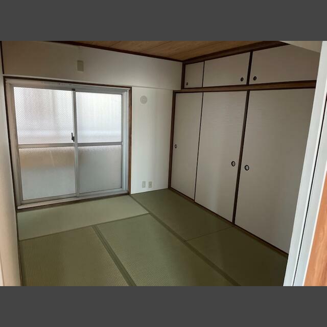 新神戸マンションの居間写真