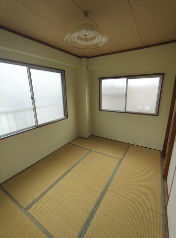 ハイツ熊内の居間写真
