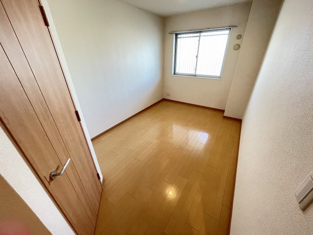 甲子園六石町ハイツの居間写真
