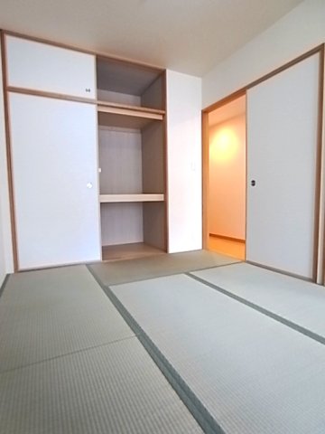 甲子園六石町ハイツの居間写真