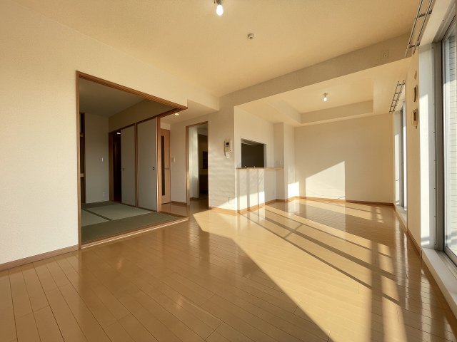 甲子園六石町ハイツの居間写真