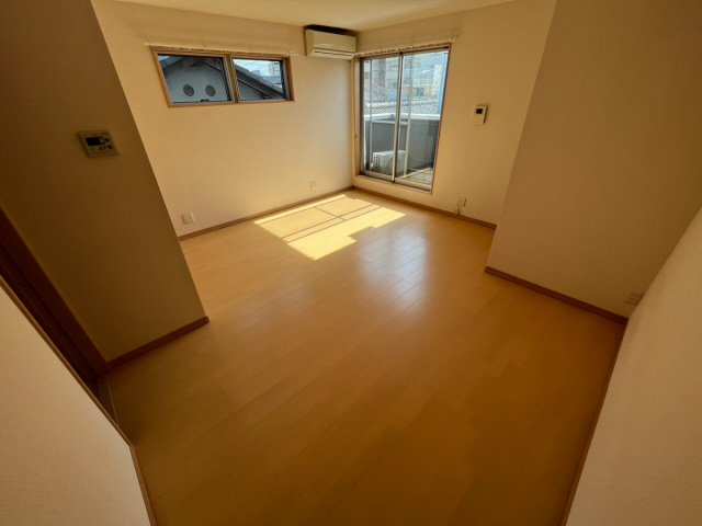 アクロス芦屋西アパートメントIIの居間写真