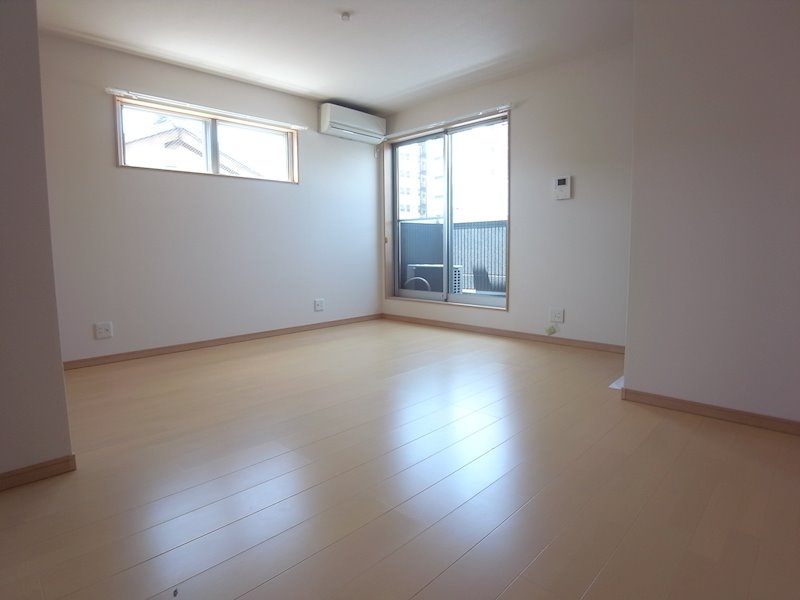 アクロス芦屋西アパートメントIIの居間写真