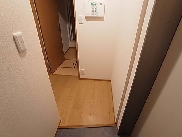 リヴェール岡本の玄関写真