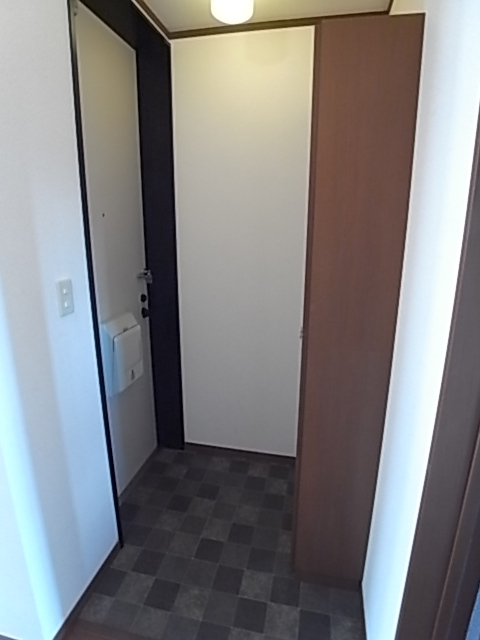 メゾン三条の玄関写真