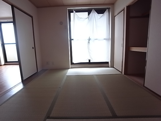 フローラル夙川の居間写真