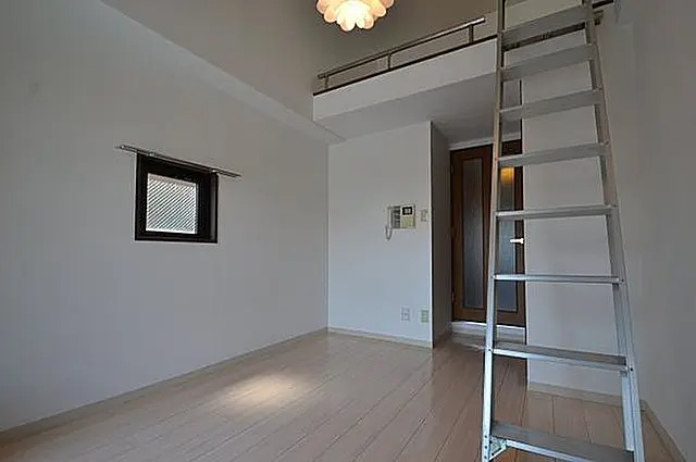 ロ-テロ-ゼ本山の居間写真