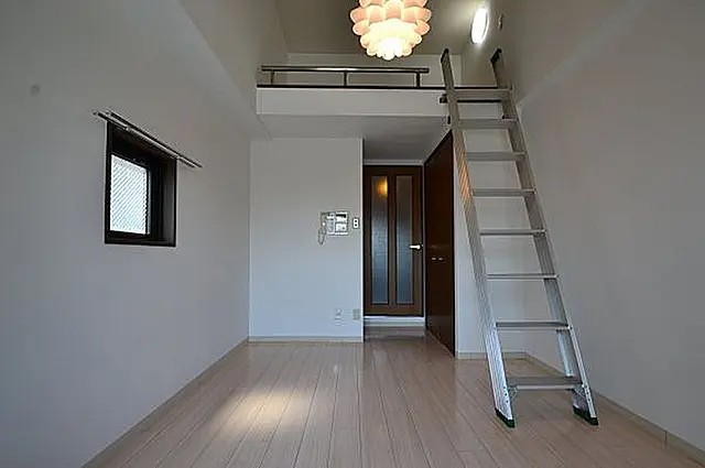 ロ-テロ-ゼ本山の居間写真