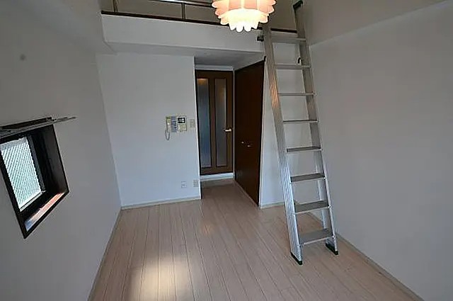 ロ-テロ-ゼ本山の居間写真