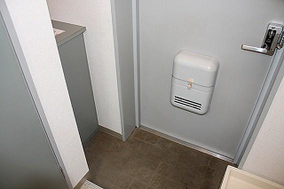 ファミーラ甲南の玄関写真
