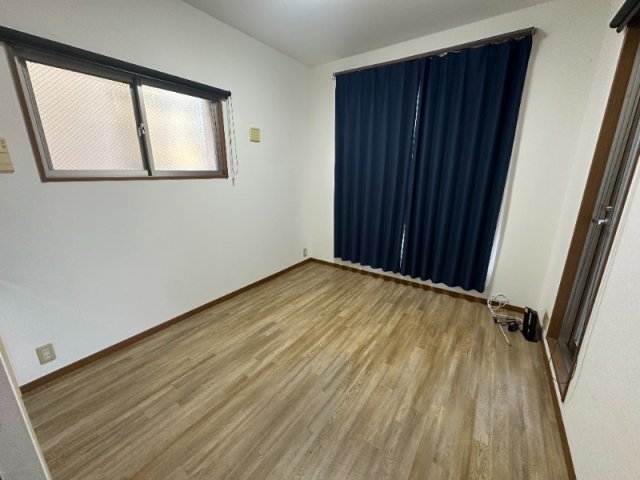 フルール西岡本の居間写真