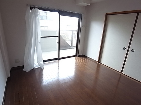ハートランド甲南の居間写真