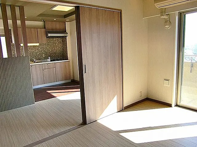 六甲壱番館の居間写真