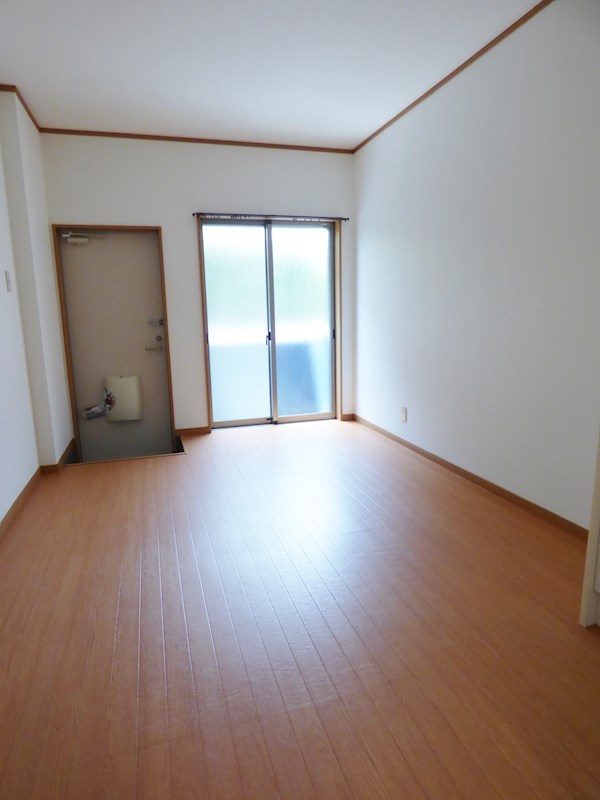 本山北町ハイツの居間写真