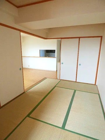 ワコーレパークグリーン王子公園の居間写真