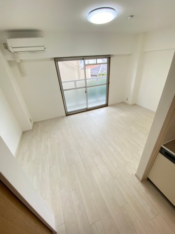 AIROSE芦屋の居間写真