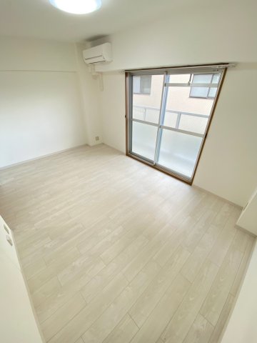 AIROSE芦屋の居間写真