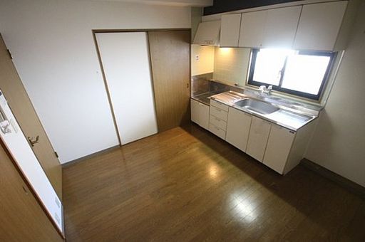 ルブニール西郷の居間写真